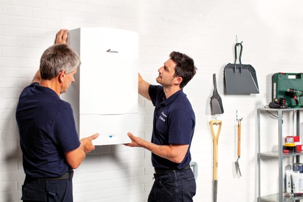 Worcester_Bosch_CDi_Classic_Installers_Fitting_In_Garage